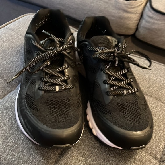 Propet One Walking Shoe - Woman’s size 11 excellent condition black. - Picture 2 of 7